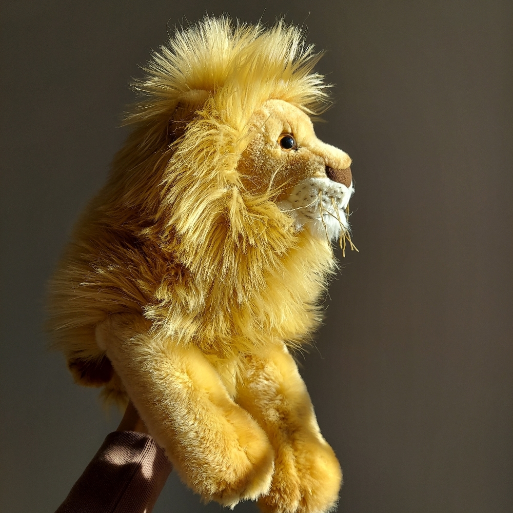 STEIFF Leo Lowe Large Lion Sitting Gold Button Yellow Tag # 064135